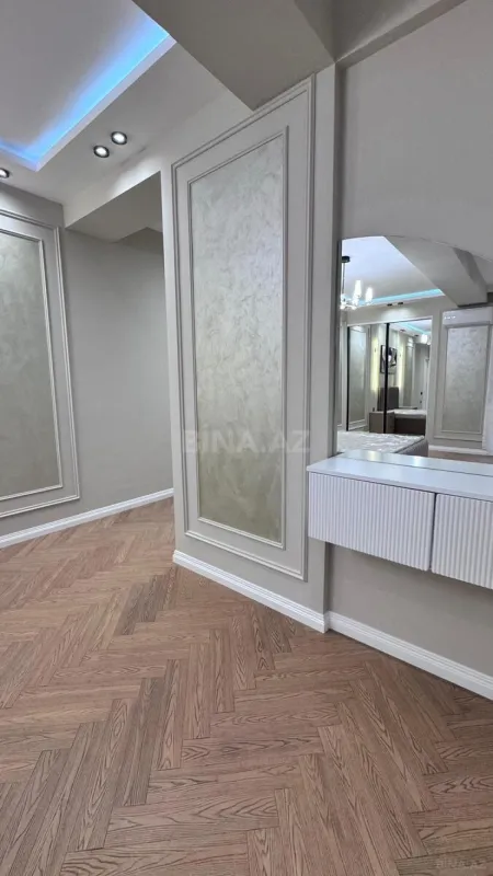 Satılır 4 otaqlı mənzil 138 m²