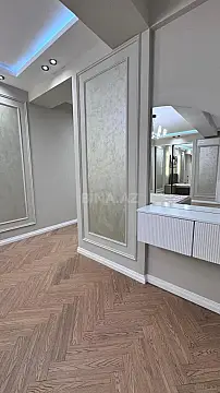Satılır 4 otaqlı mənzil 138 m²