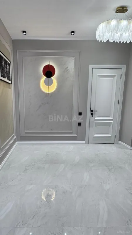 Satılır 4 otaqlı mənzil 138 m²