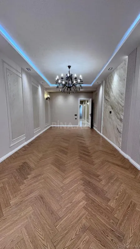 Satılır 4 otaqlı mənzil 138 m²