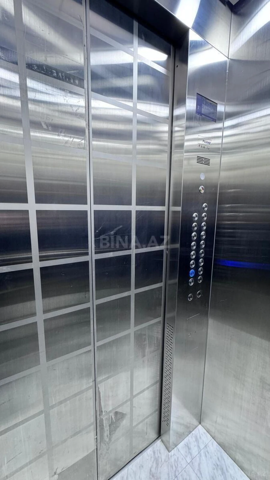 Satılır 4 otaqlı mənzil 138 m²