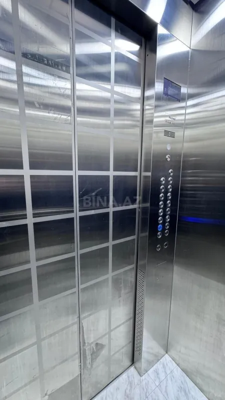 Satılır 4 otaqlı mənzil 138 m²