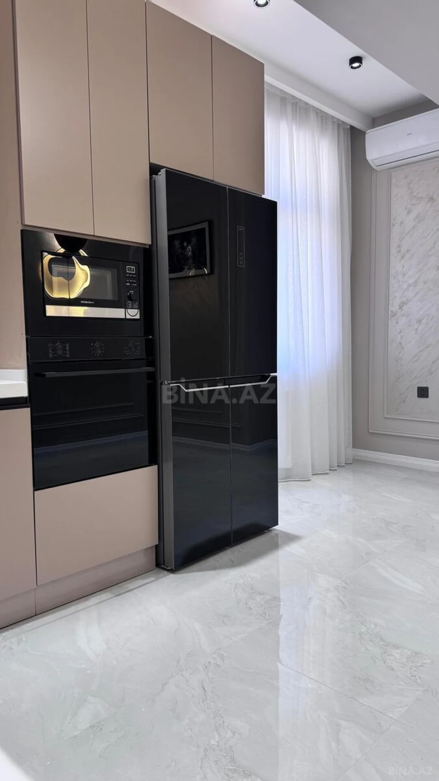 Satılır 4 otaqlı mənzil 138 m²