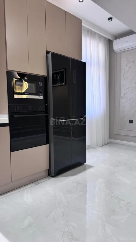 Satılır 4 otaqlı mənzil 138 m²