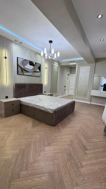 Satılır 4 otaqlı mənzil 138 m²