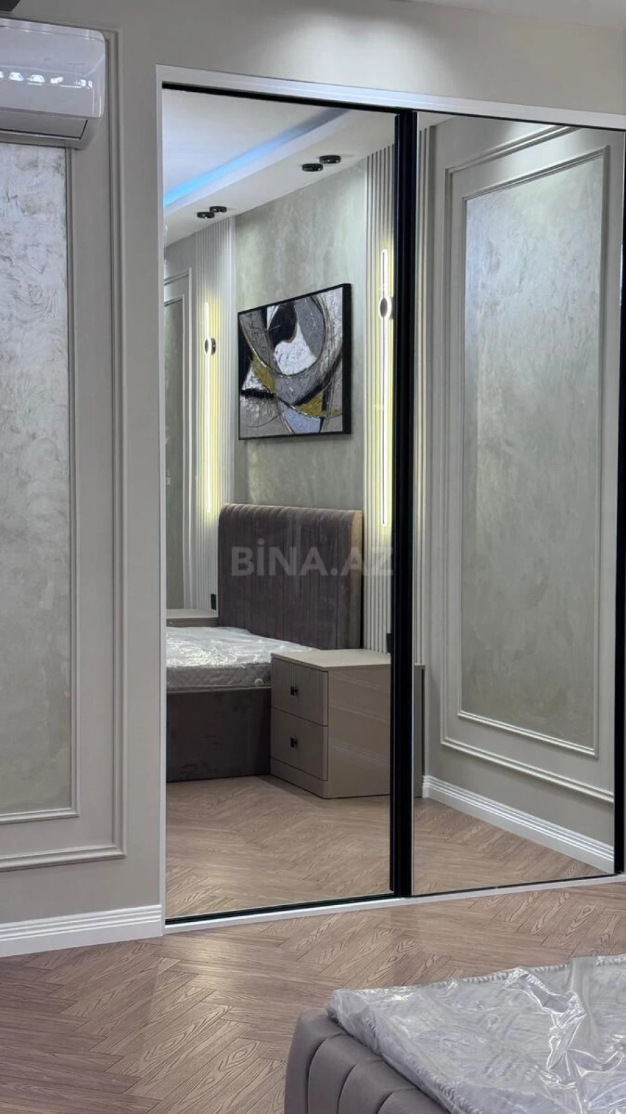 Satılır 4 otaqlı mənzil 138 m²