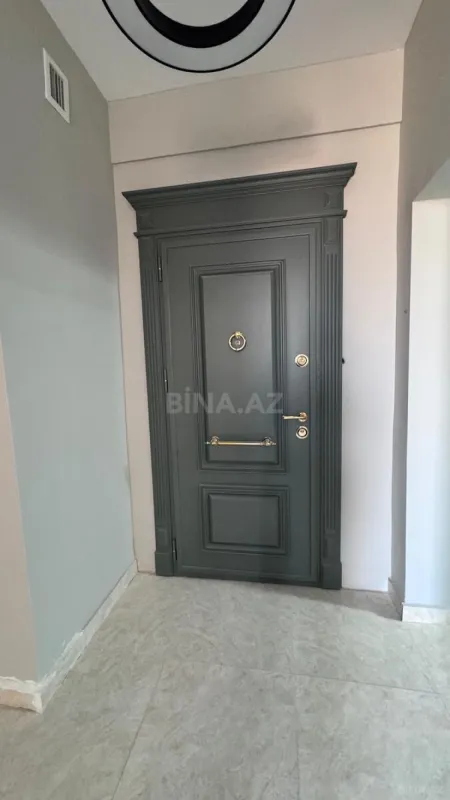 Satılır 4 otaqlı mənzil 138 m²