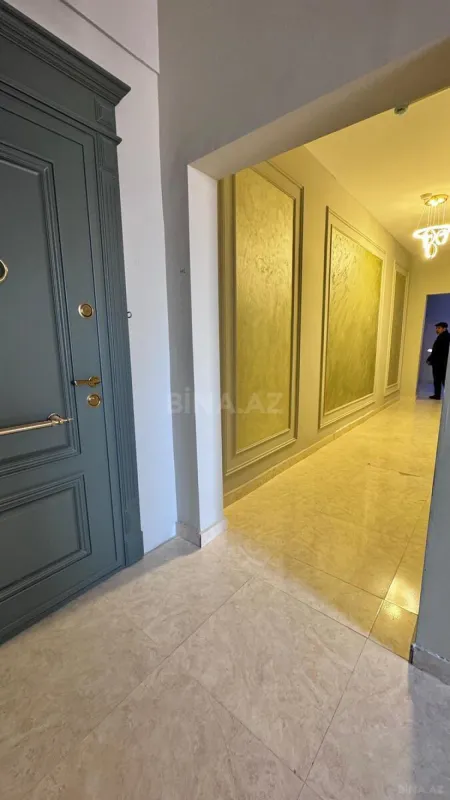 Satılır 4 otaqlı mənzil 138 m²