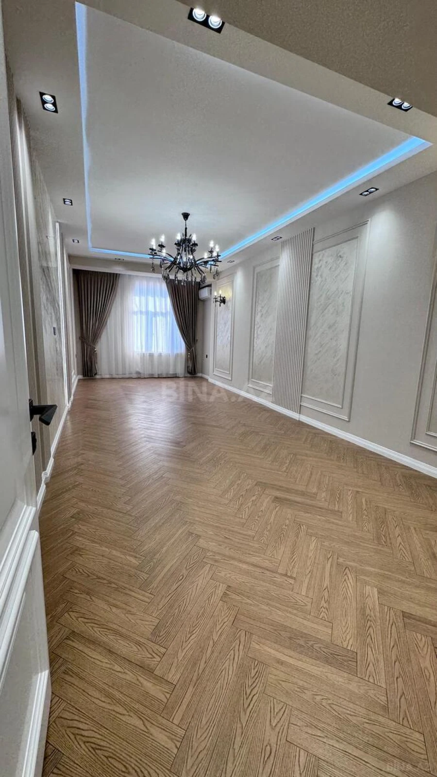 Satılır 4 otaqlı mənzil 138 m²