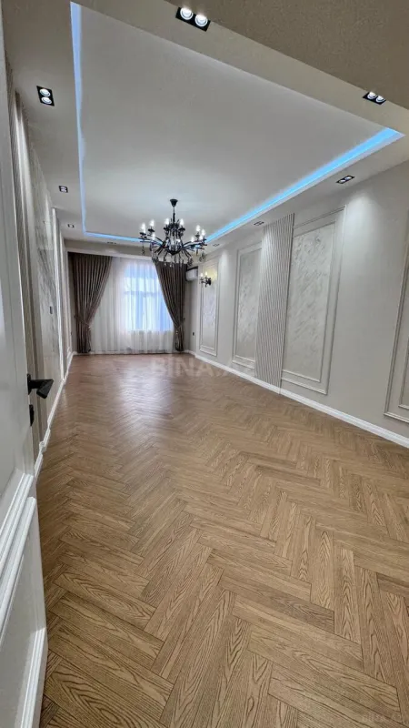 Satılır 4 otaqlı mənzil 138 m²