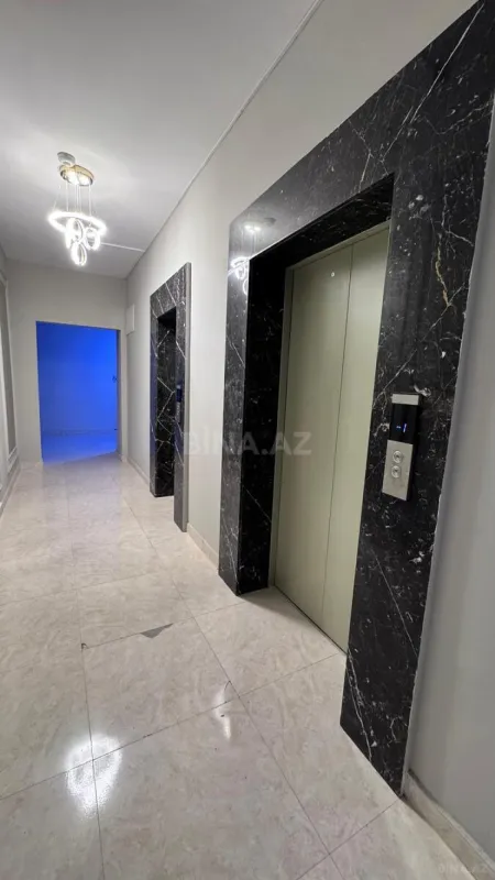 Satılır 4 otaqlı mənzil 138 m²