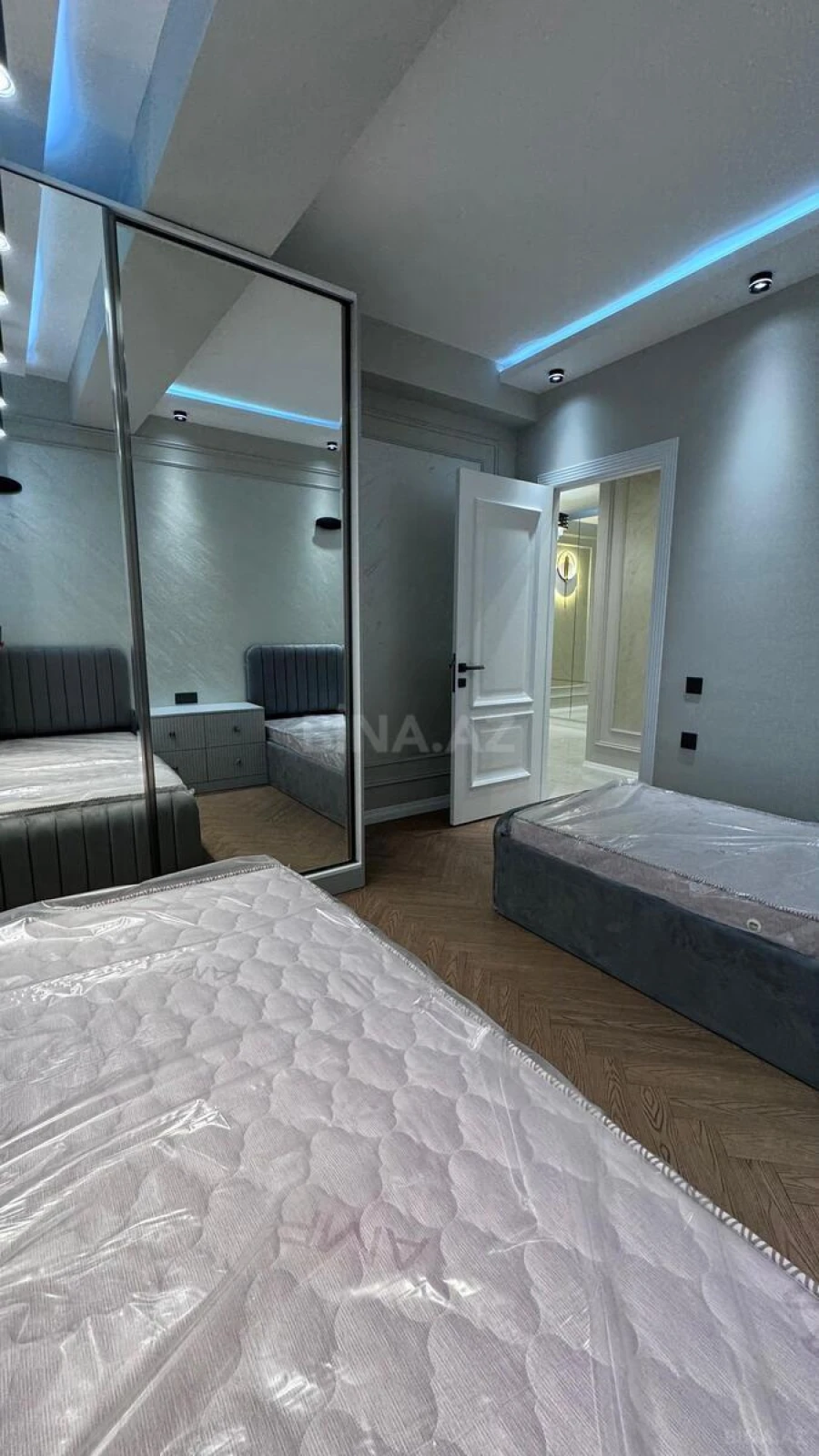 Satılır 4 otaqlı mənzil 138 m²