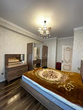 Satılır 4 otaqlı mənzil 135 m²