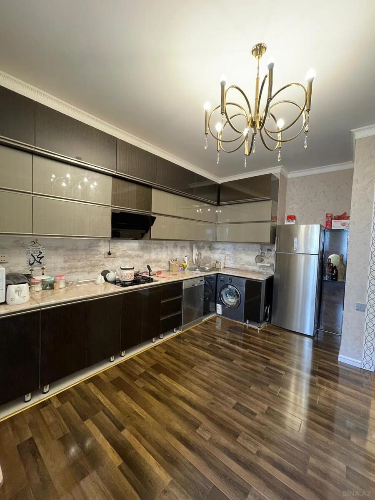 Satılır 4 otaqlı mənzil 135 m²