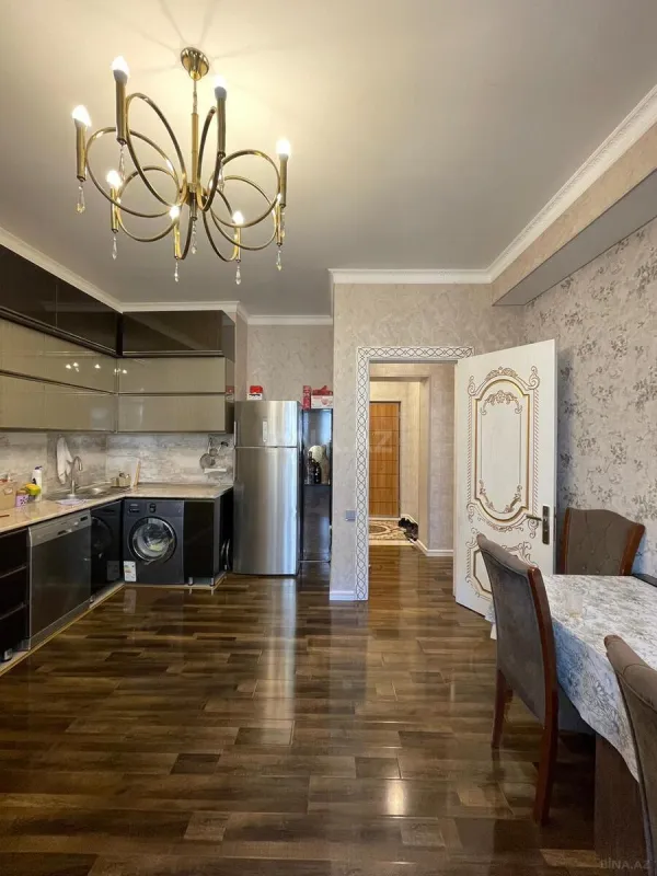 Satılır 4 otaqlı mənzil 135 m²