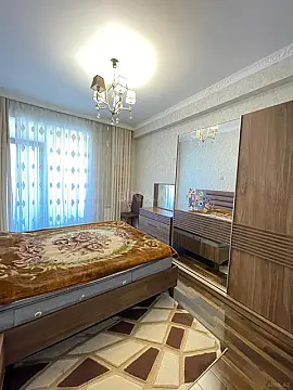 Satılır 4 otaqlı mənzil 135 m²