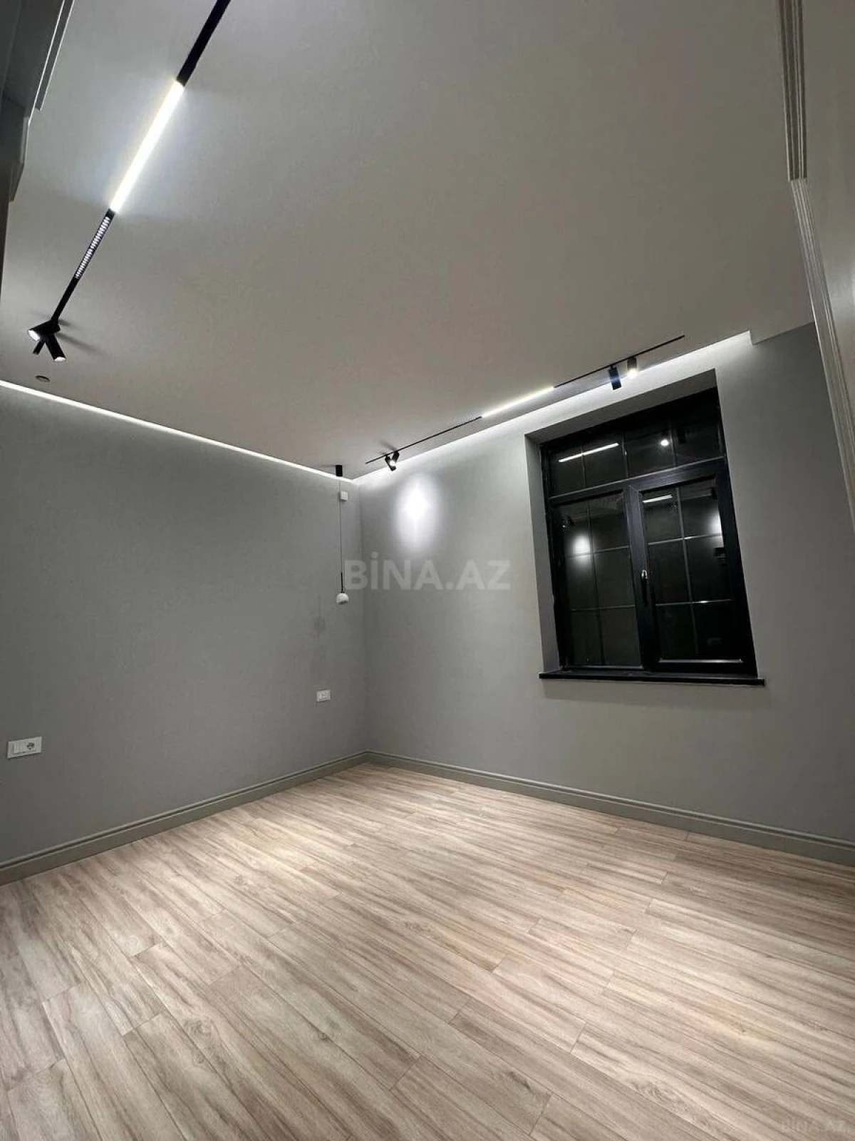 Satılır 9 otaqlı həyət evi 437 m²