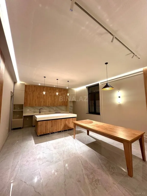Satılır 9 otaqlı həyət evi 437 m²