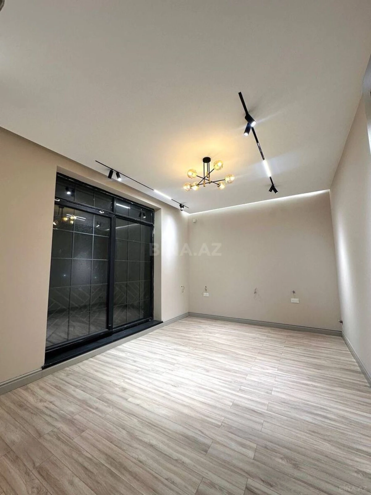 Satılır 9 otaqlı həyət evi 437 m²