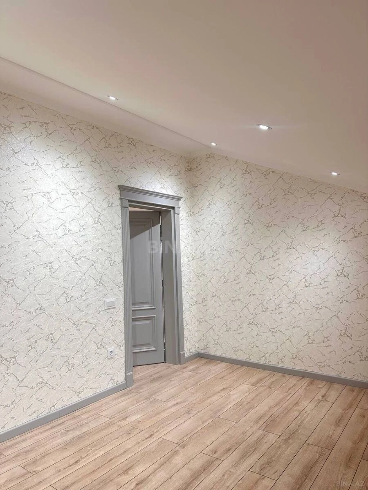 Satılır 9 otaqlı həyət evi 437 m²