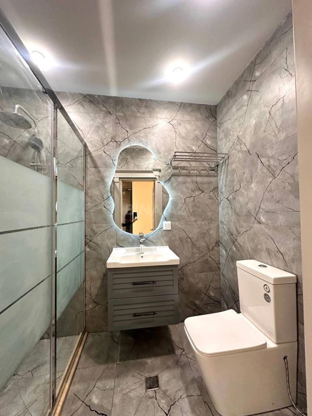 Satılır 9 otaqlı həyət evi 437 m²