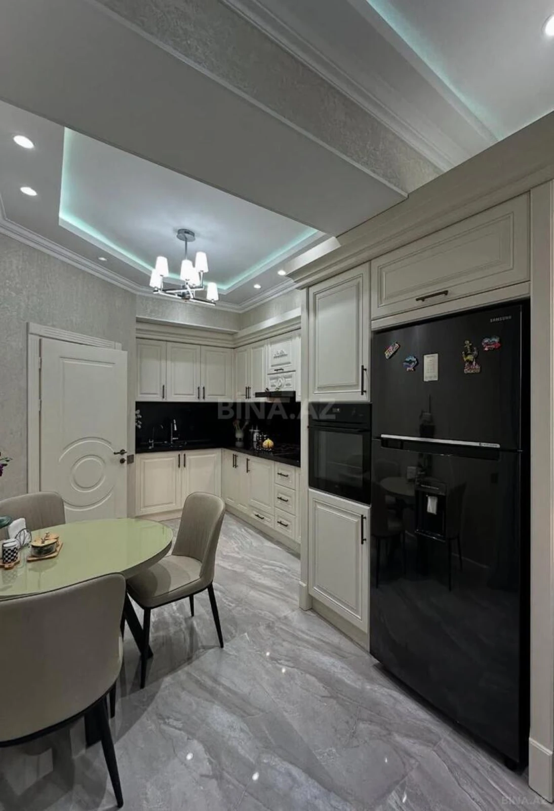 Kirayə verilir 2 otaqlı mənzil 105 m²