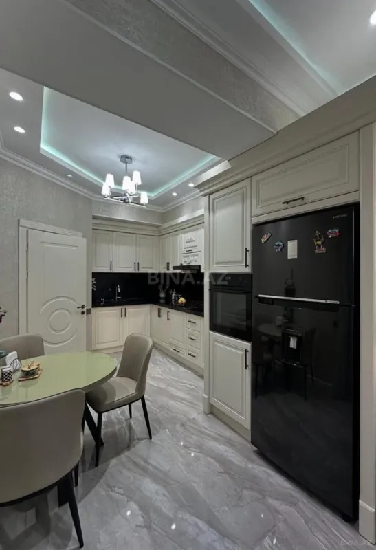 Kirayə verilir 2 otaqlı mənzil 105 m²