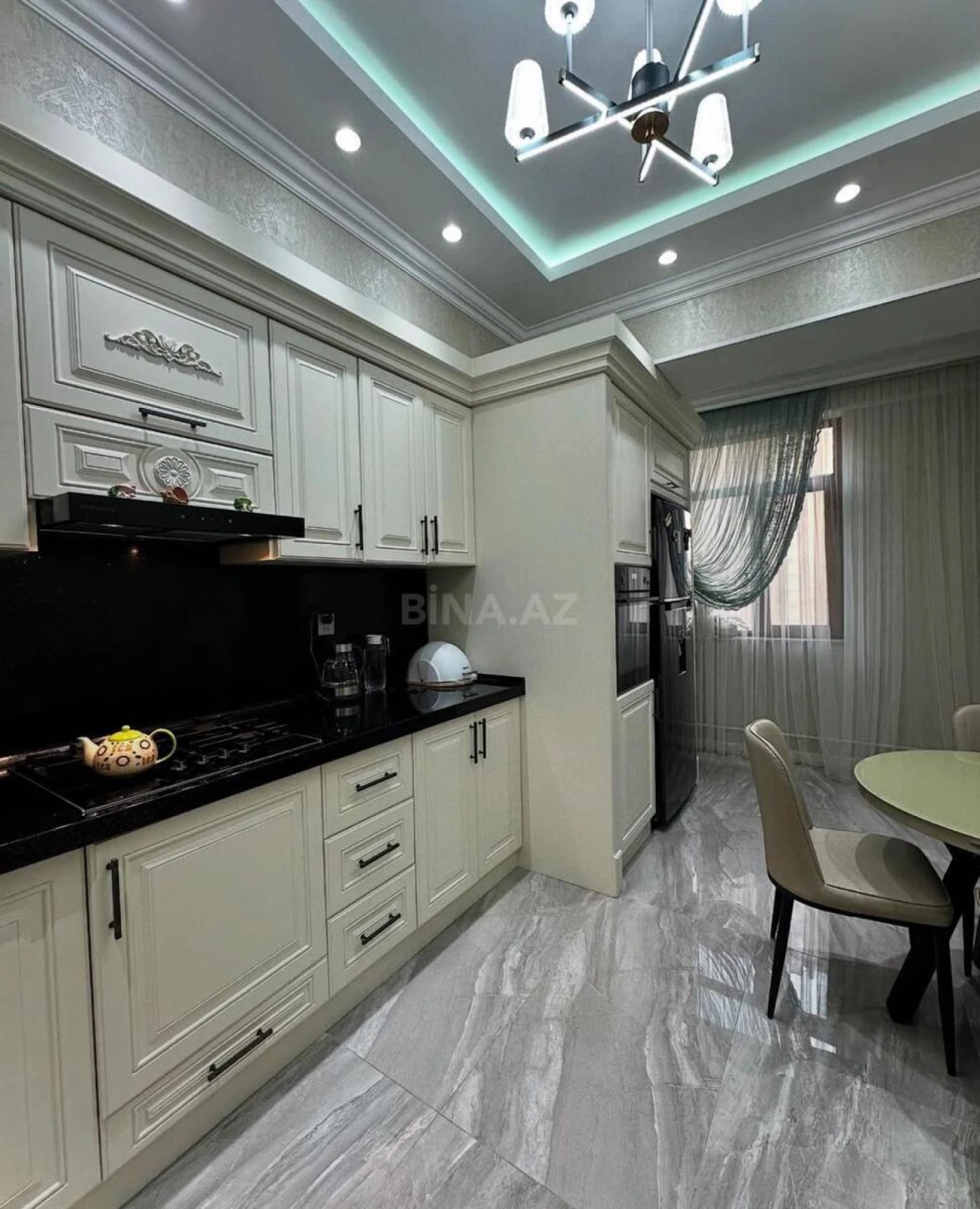 Kirayə verilir 2 otaqlı mənzil 105 m²
