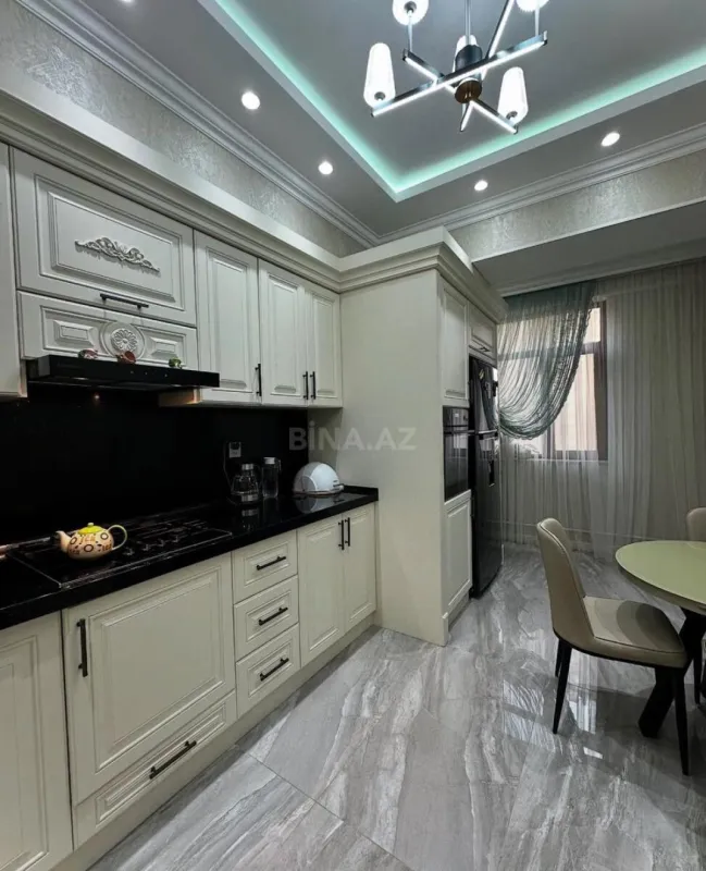 Kirayə verilir 2 otaqlı mənzil 105 m²