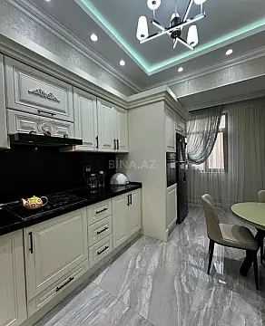 Kirayə verilir 2 otaqlı mənzil 105 m²