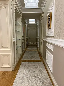 Satılır 4 otaqlı mənzil 240 m²