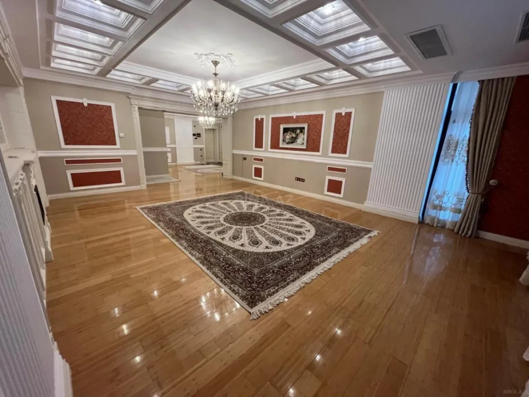 Satılır 4 otaqlı mənzil 240 m²