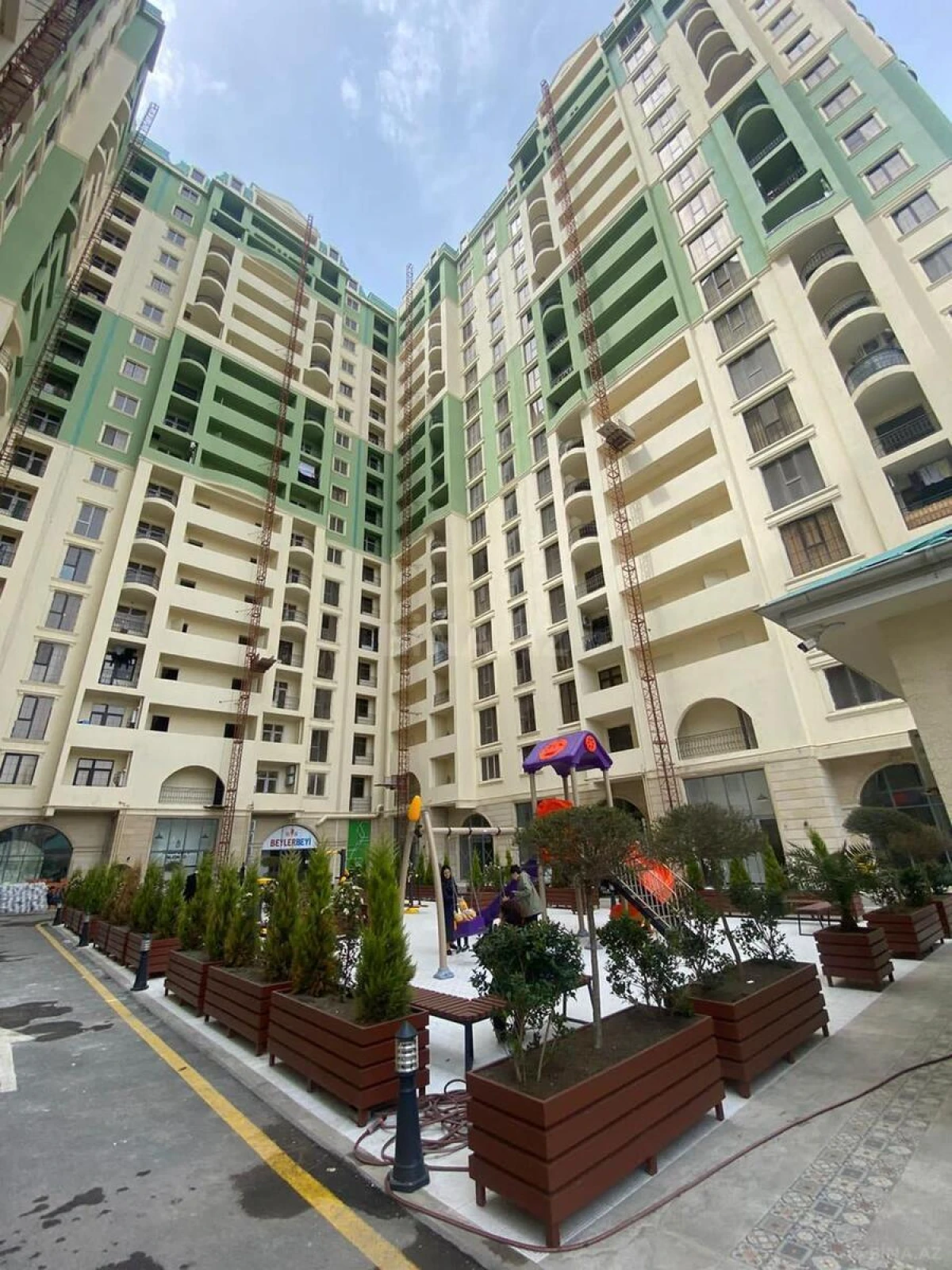 Satılır 2 otaqlı mənzil 66 m²