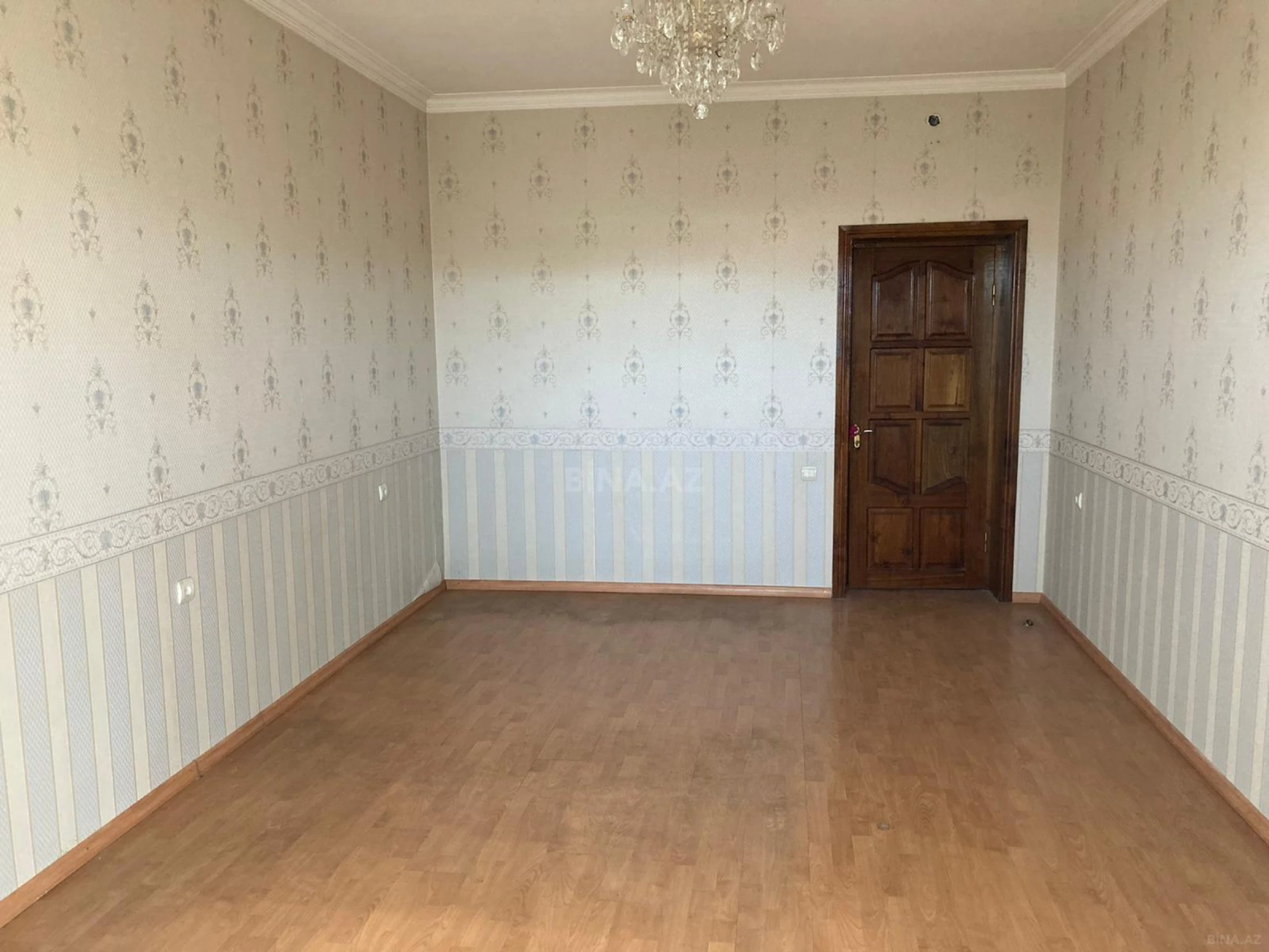 Satılır 8 otaqlı həyət evi 285.8 m²