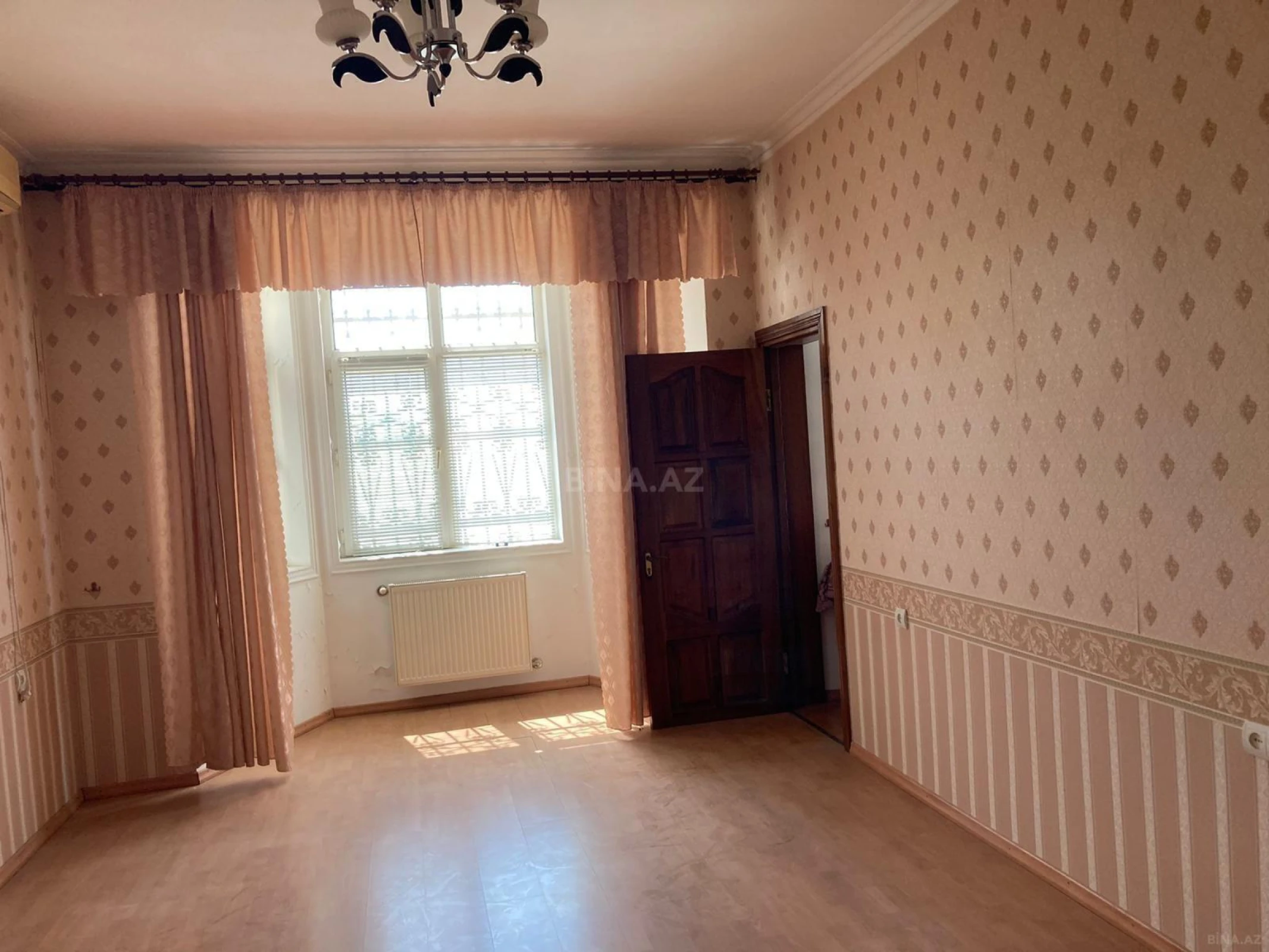 Satılır 8 otaqlı həyət evi 285.8 m²