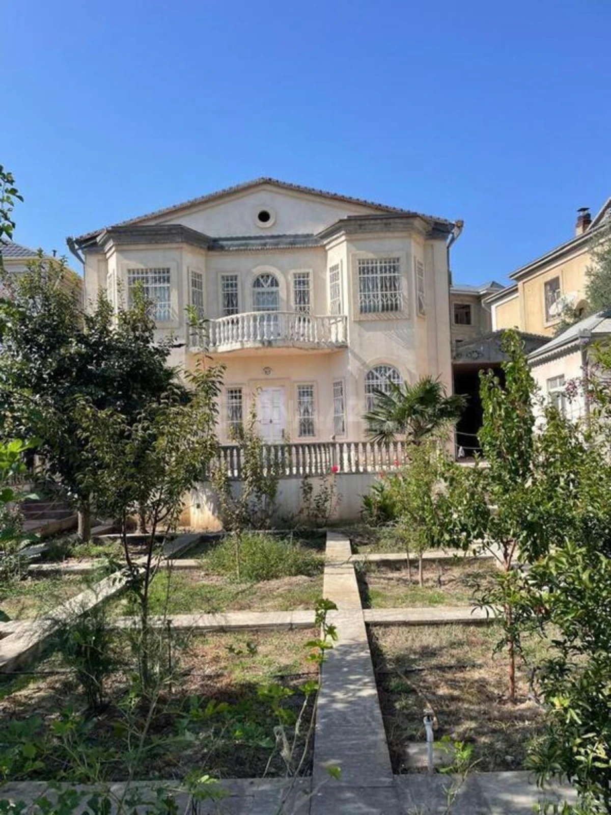 Satılır 8 otaqlı həyət evi 285.8 m²
