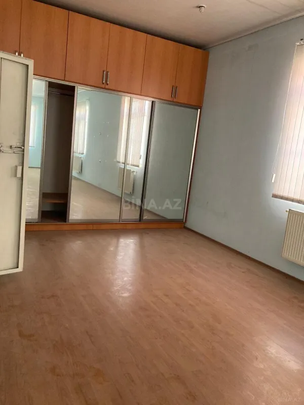 Satılır 8 otaqlı həyət evi 285.8 m²
