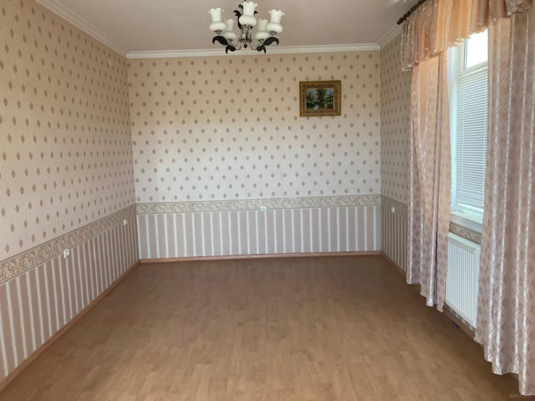 Satılır 8 otaqlı həyət evi 285.8 m²
