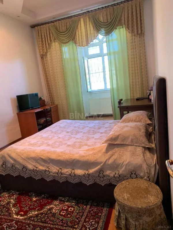 Satılır 8 otaqlı həyət evi 285.8 m²
