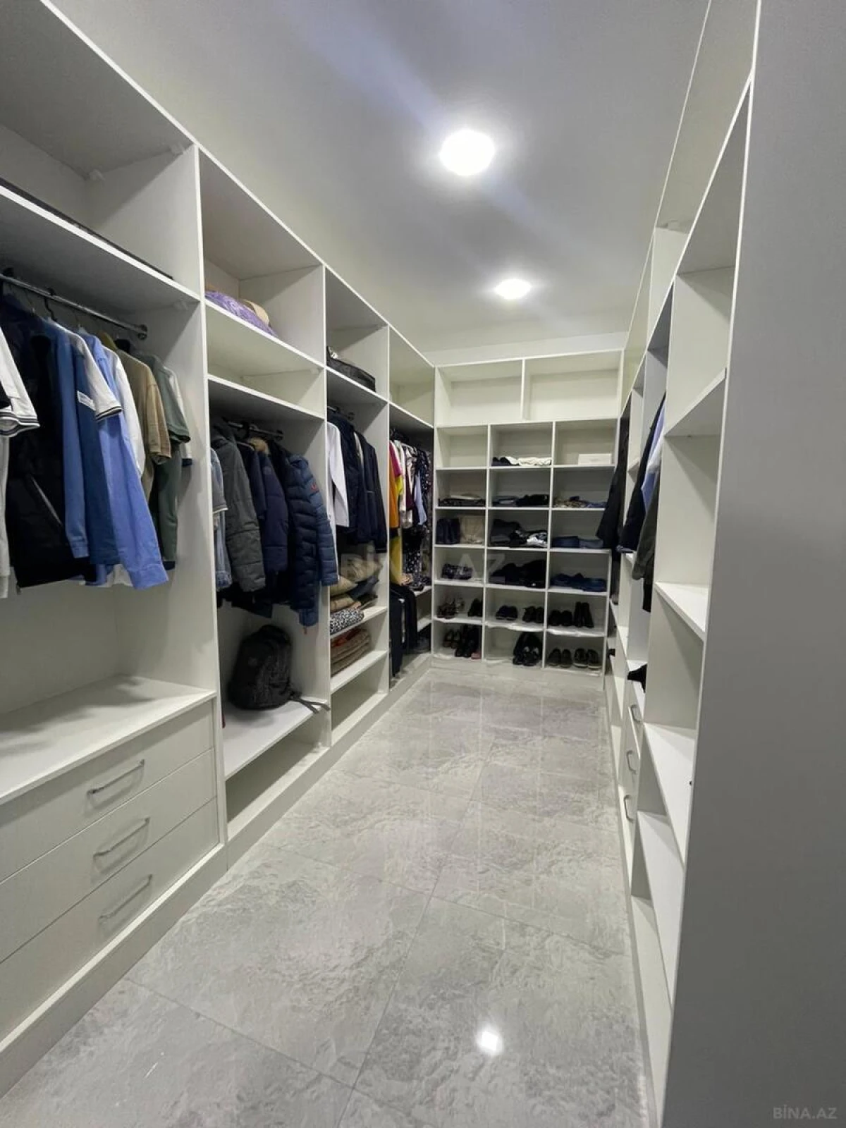 Satılır 6 otaqlı həyət evi 350 m²