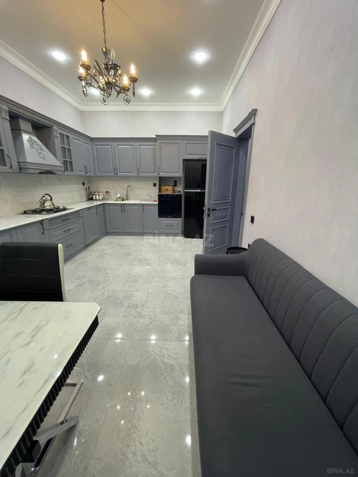 Satılır 6 otaqlı həyət evi 350 m²