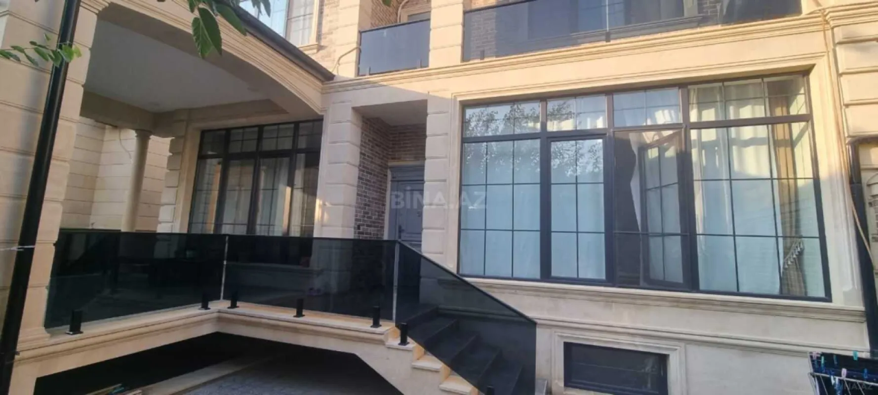 Satılır 6 otaqlı həyət evi 350 m²