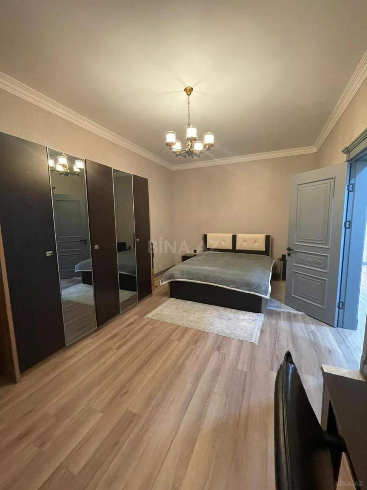 Satılır 6 otaqlı həyət evi 350 m²