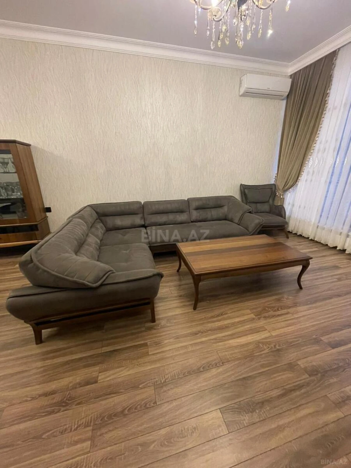 Satılır 6 otaqlı həyət evi 350 m²