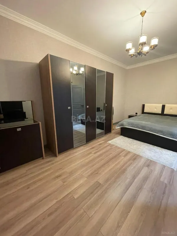 Satılır 6 otaqlı həyət evi 350 m²
