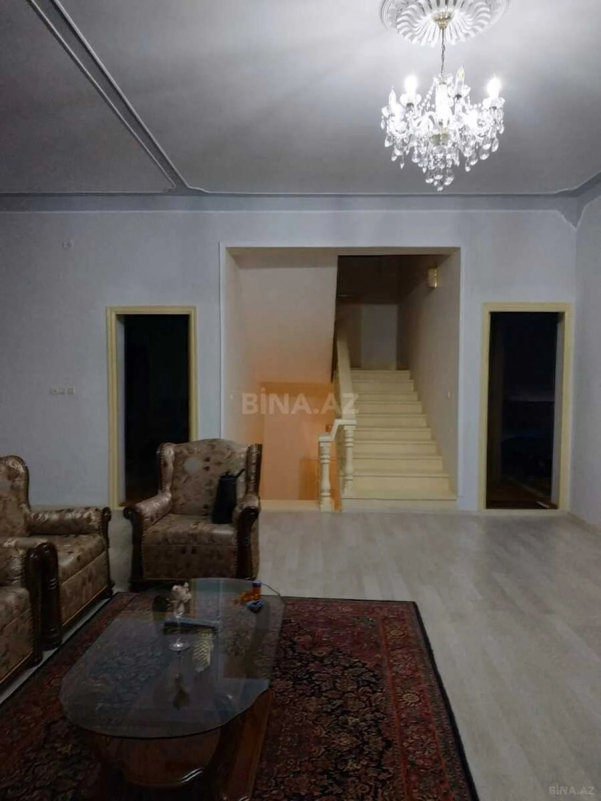 Satılır 10 otaqlı həyət evi 850 m²