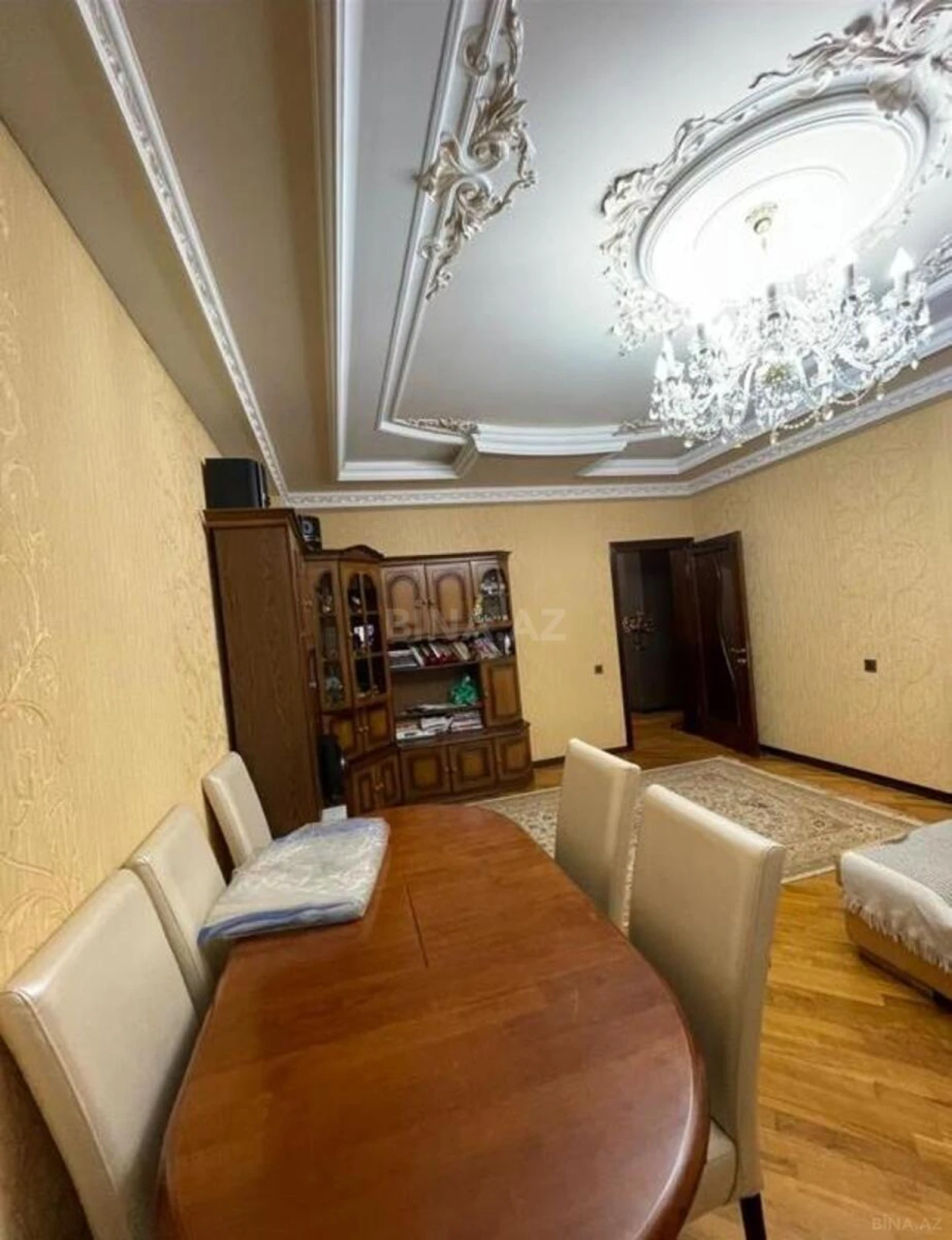 Satılır 4 otaqlı mənzil 160 m²
