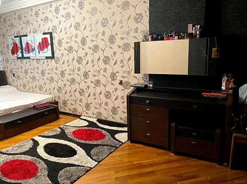 Satılır 4 otaqlı mənzil 160 m²