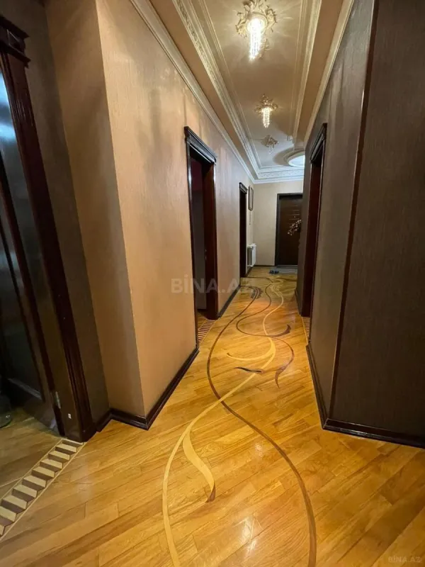 Satılır 4 otaqlı mənzil 160 m²