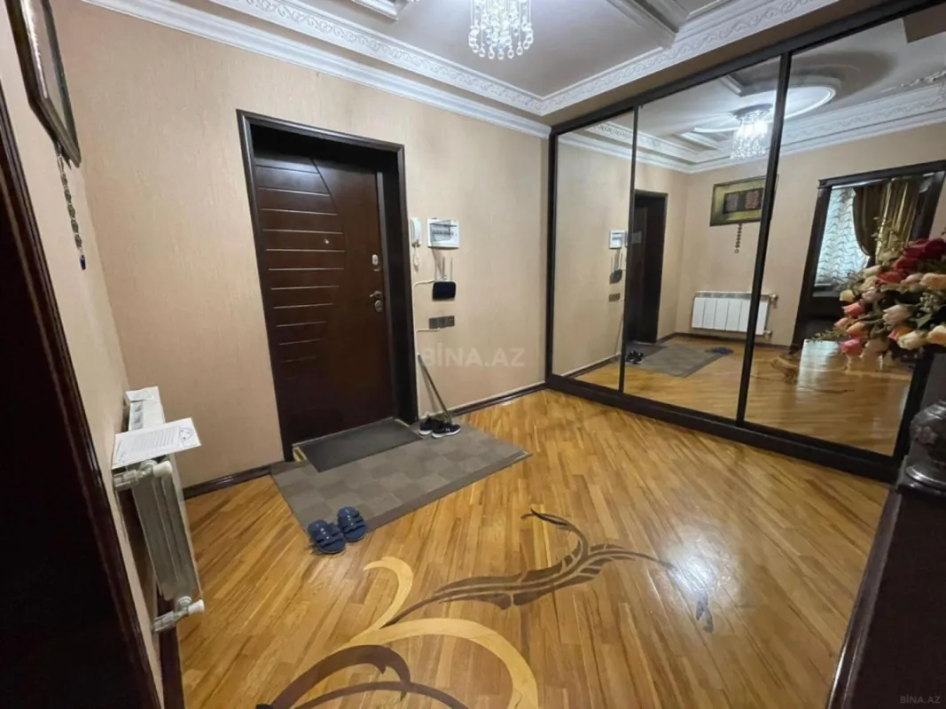 Satılır 4 otaqlı mənzil 160 m²